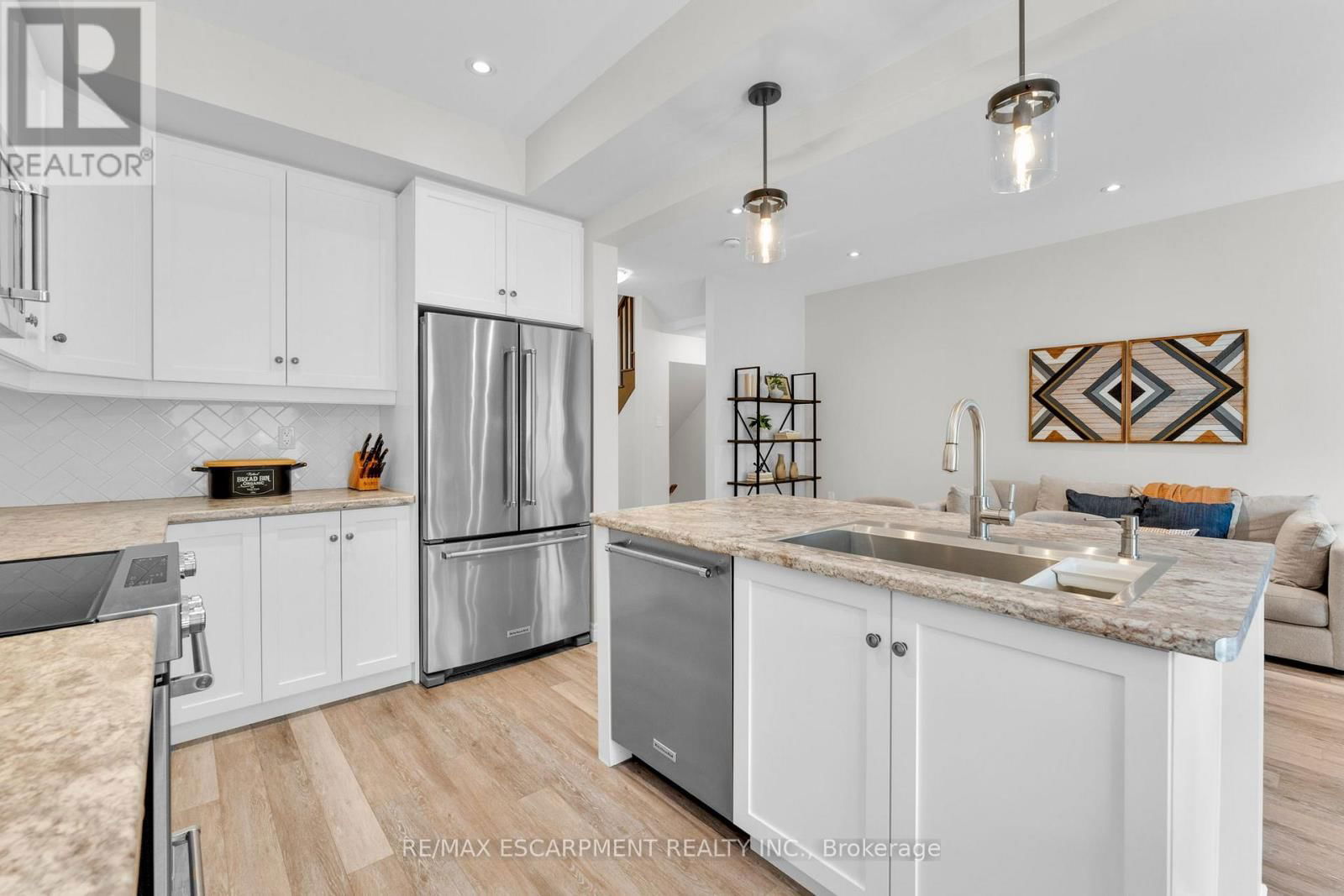 15 DENNIS DRIVE Image 10