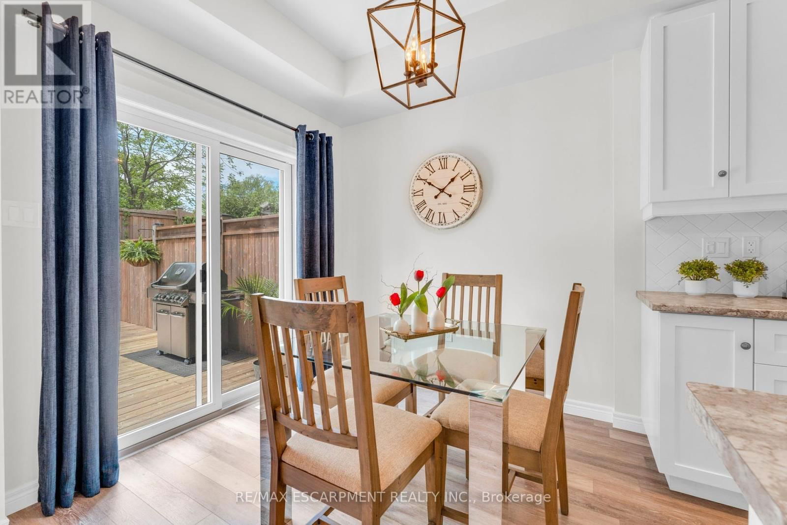 15 DENNIS DRIVE Image 11