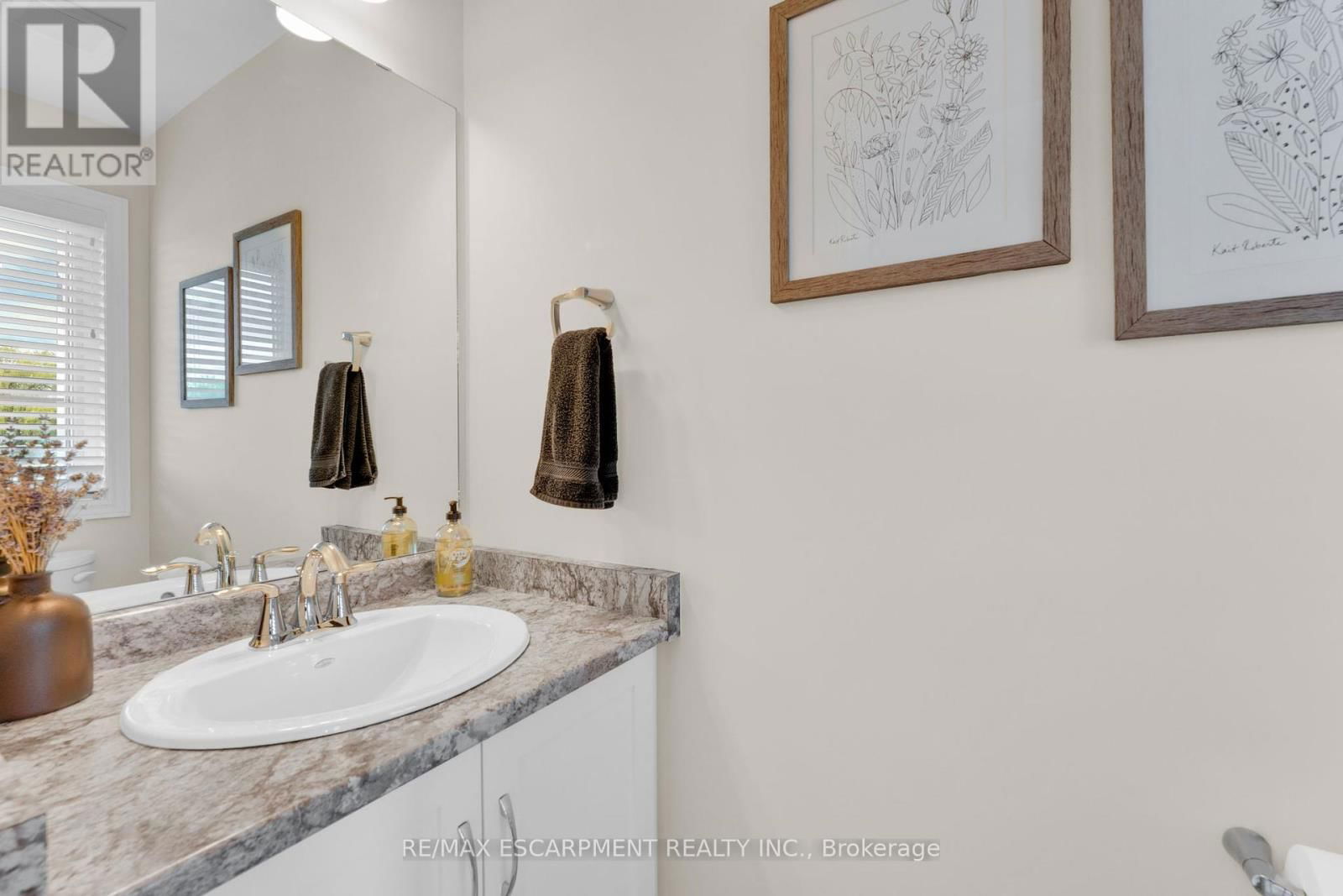 15 DENNIS DRIVE Image 17