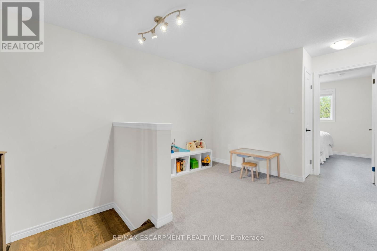 15 DENNIS DRIVE Image 18
