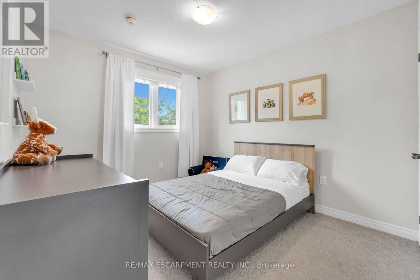 15 DENNIS DRIVE Image 23