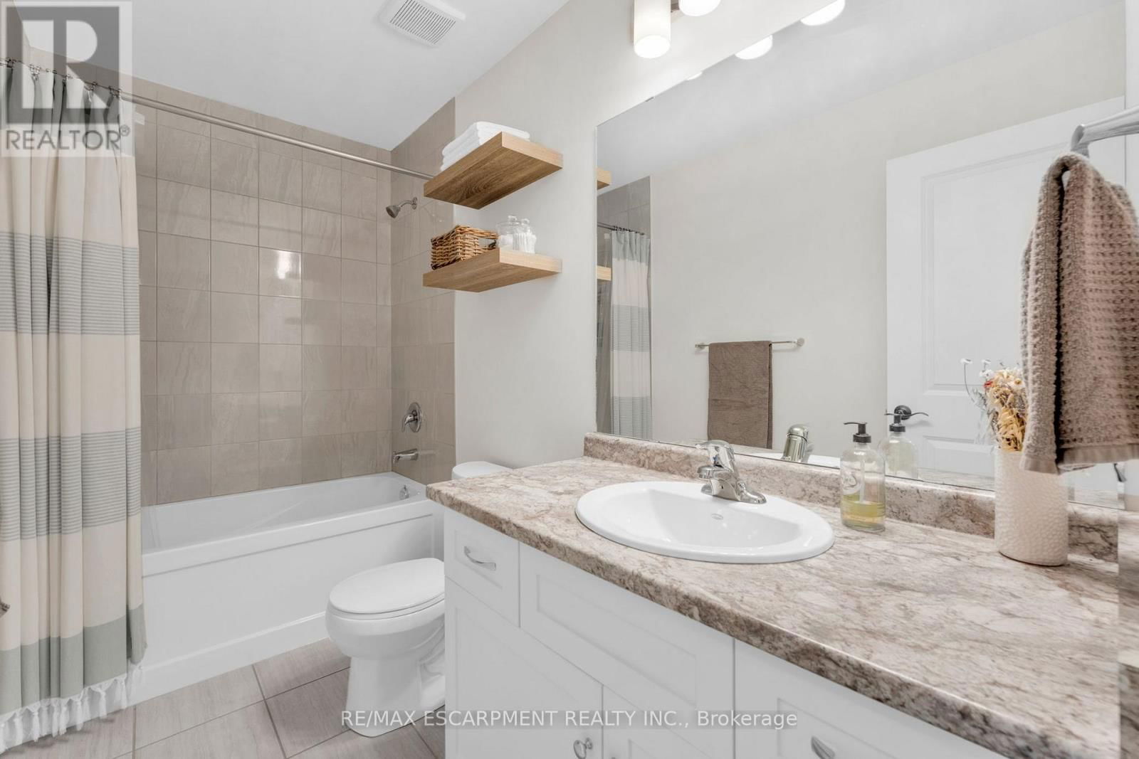 15 DENNIS DRIVE Image 24