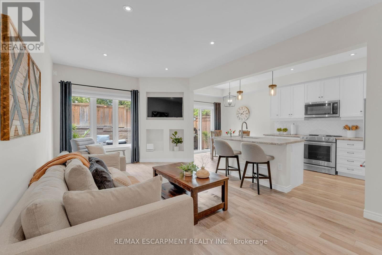 15 DENNIS DRIVE Image 3