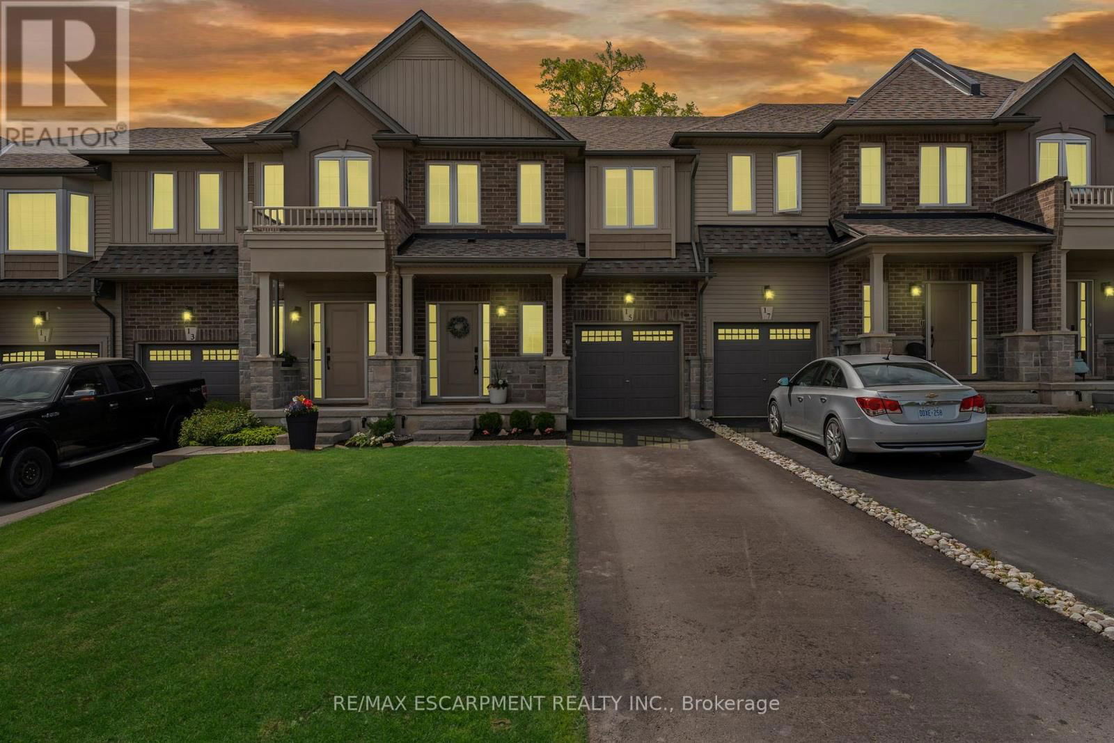 15 DENNIS DRIVE Image 32