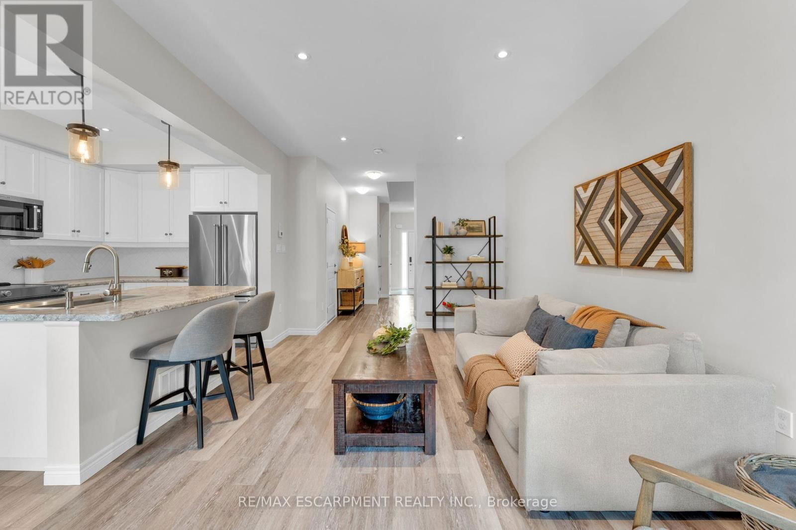 15 DENNIS DRIVE Image 4