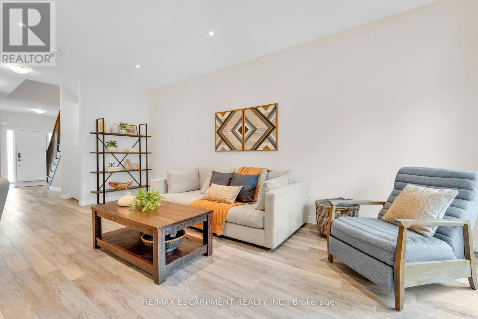 15 DENNIS DRIVE Image 6