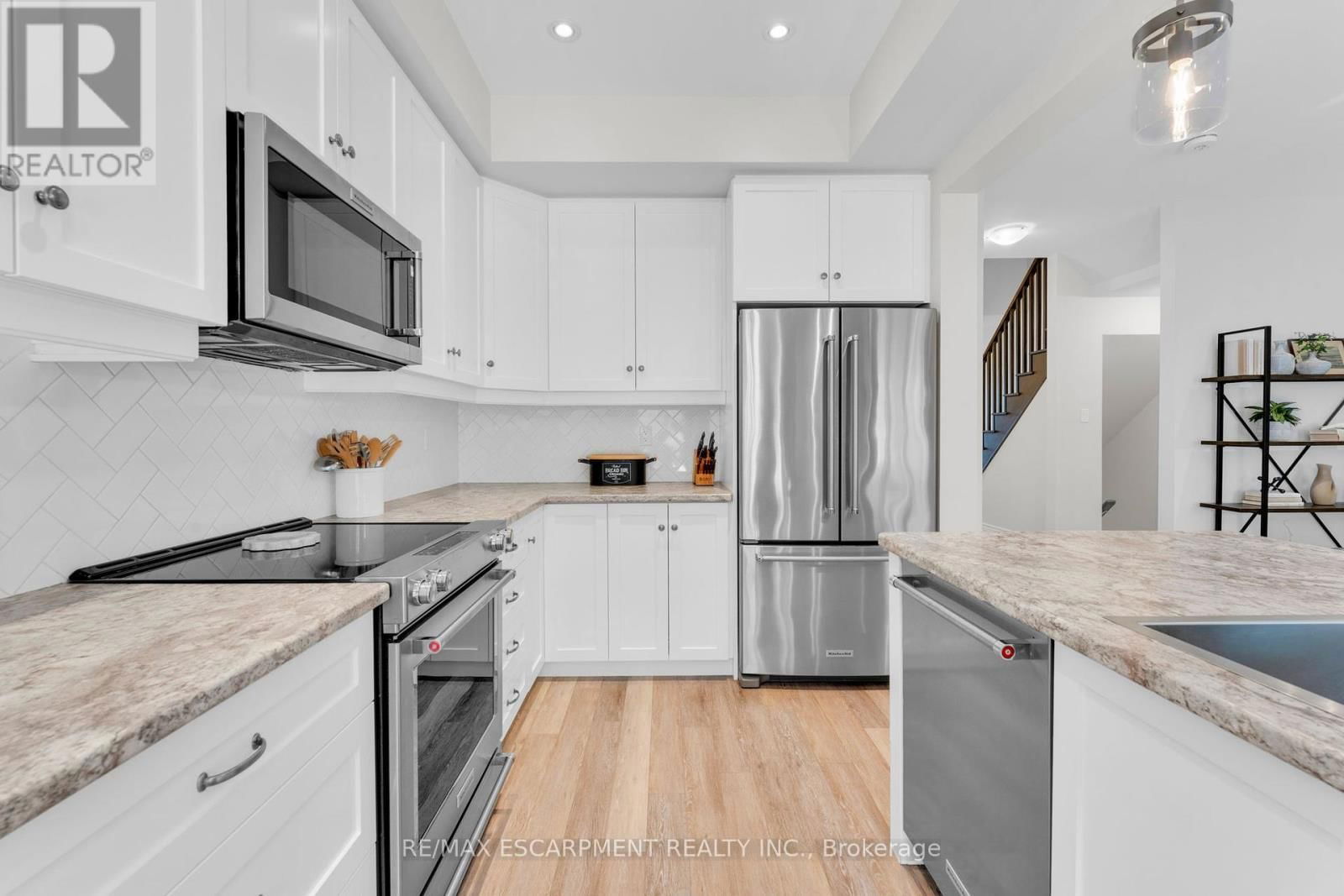 15 DENNIS DRIVE Image 9
