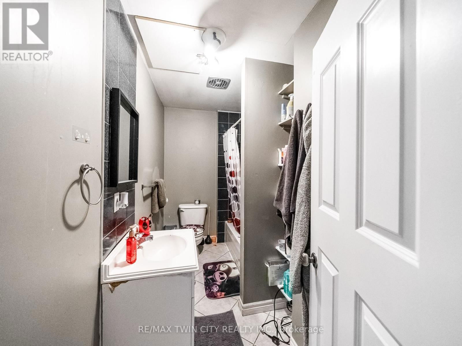 84 SHERIDAN STREET Image 15
