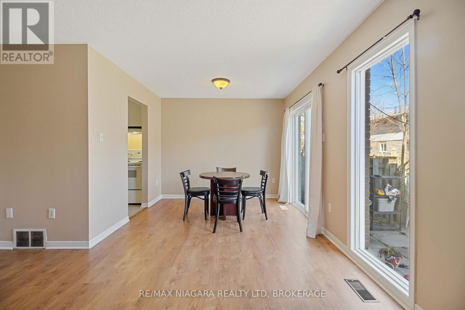 18 JULIE DRIVE Image 12