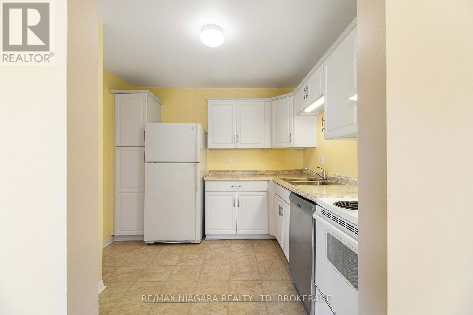 18 JULIE DRIVE Image 14