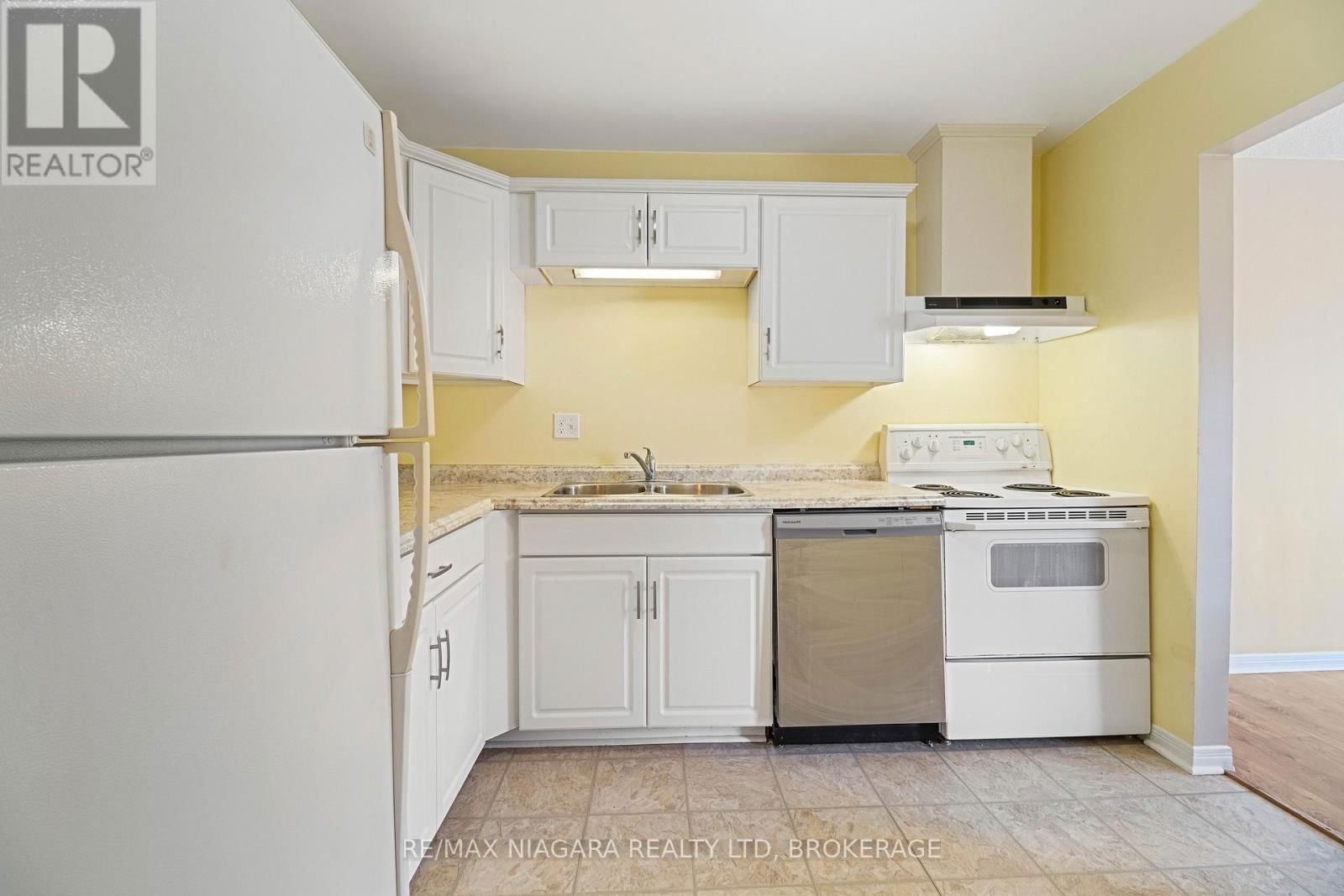 18 JULIE DRIVE Image 16