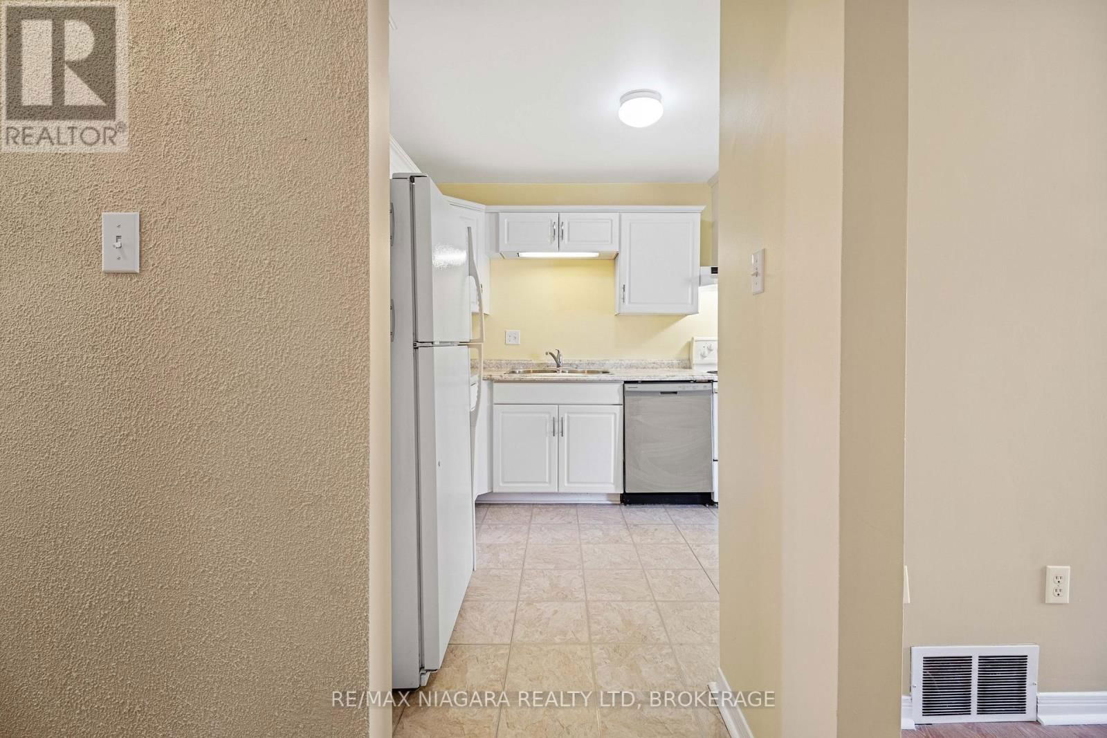 18 JULIE DRIVE Image 18
