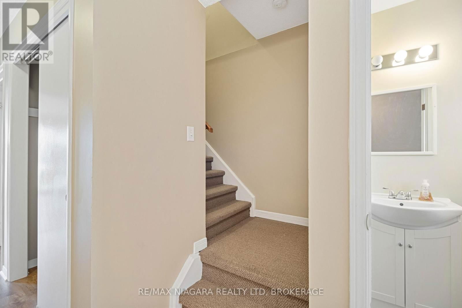 18 JULIE DRIVE Image 19