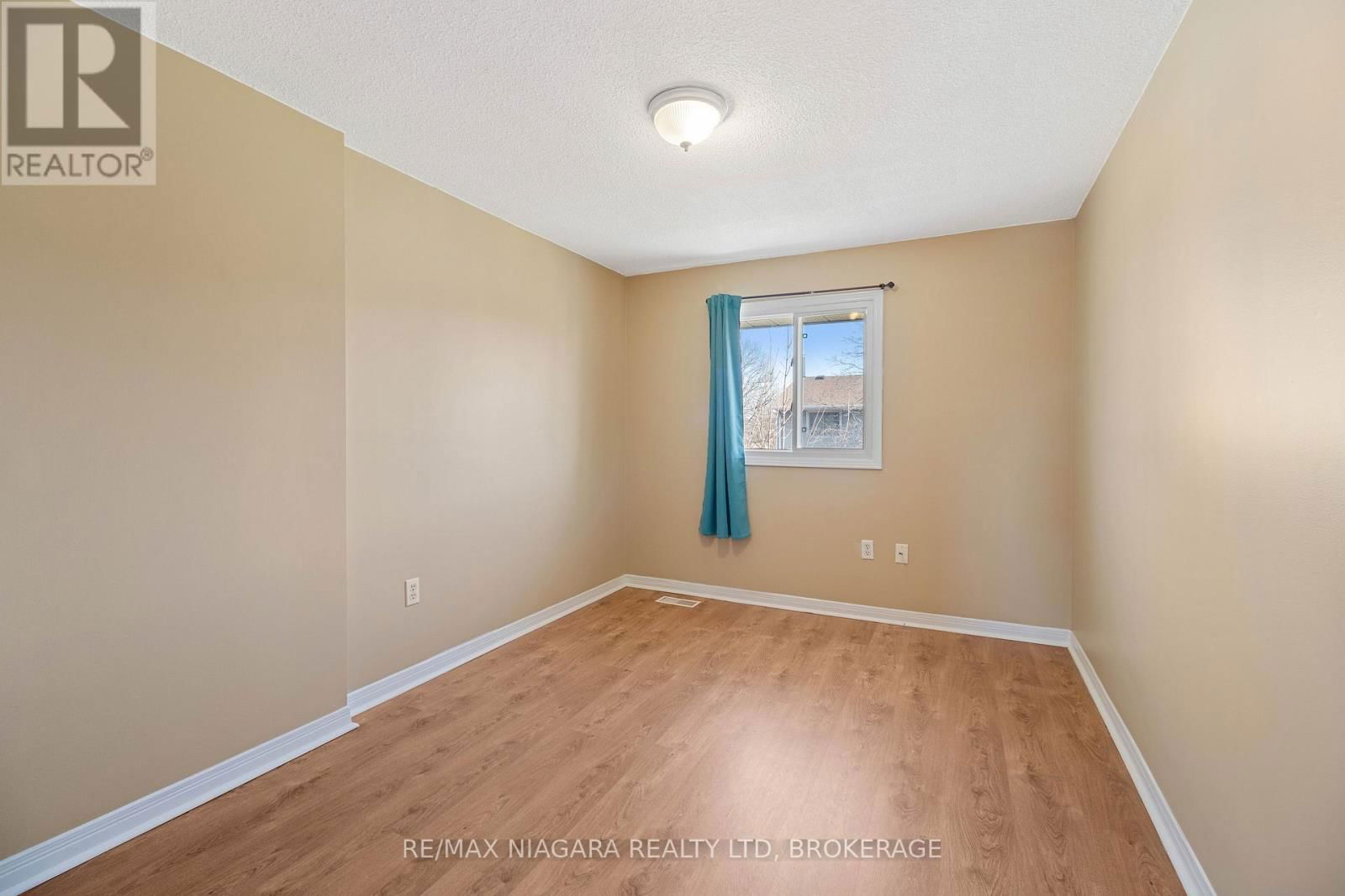 18 JULIE DRIVE Image 22