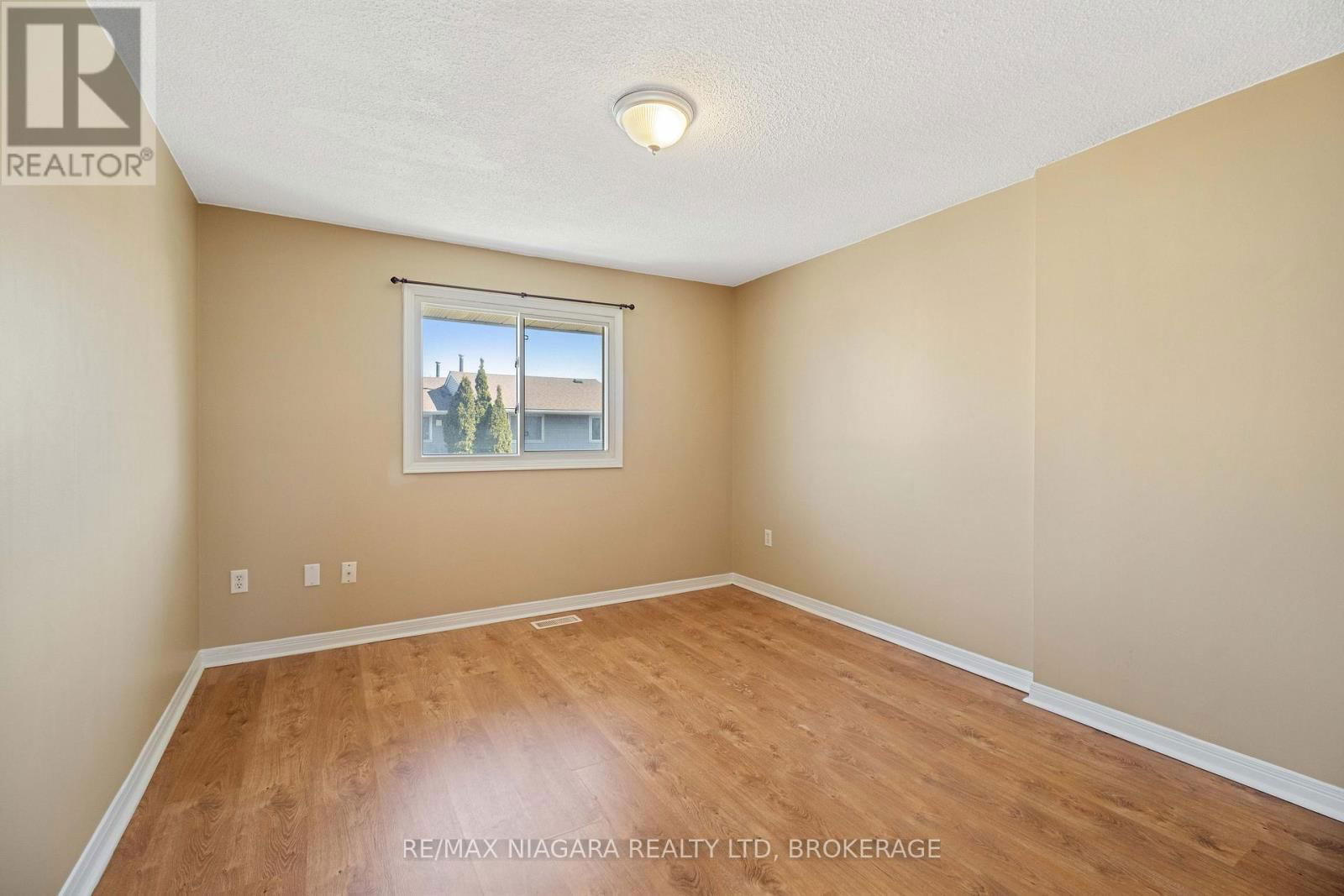 18 JULIE DRIVE Image 24