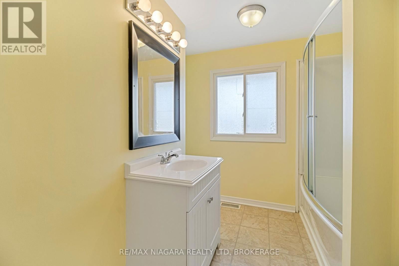 18 JULIE DRIVE Image 26