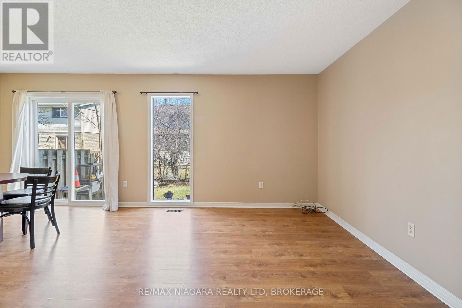 18 JULIE DRIVE Image 8