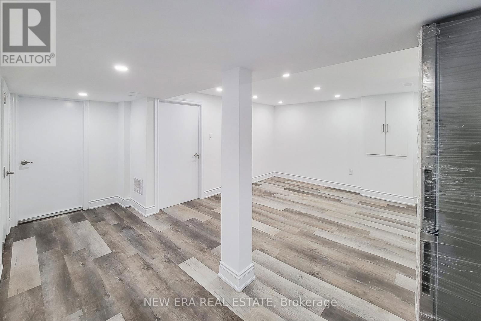 784 UPPER GAGE AVENUE Image 31