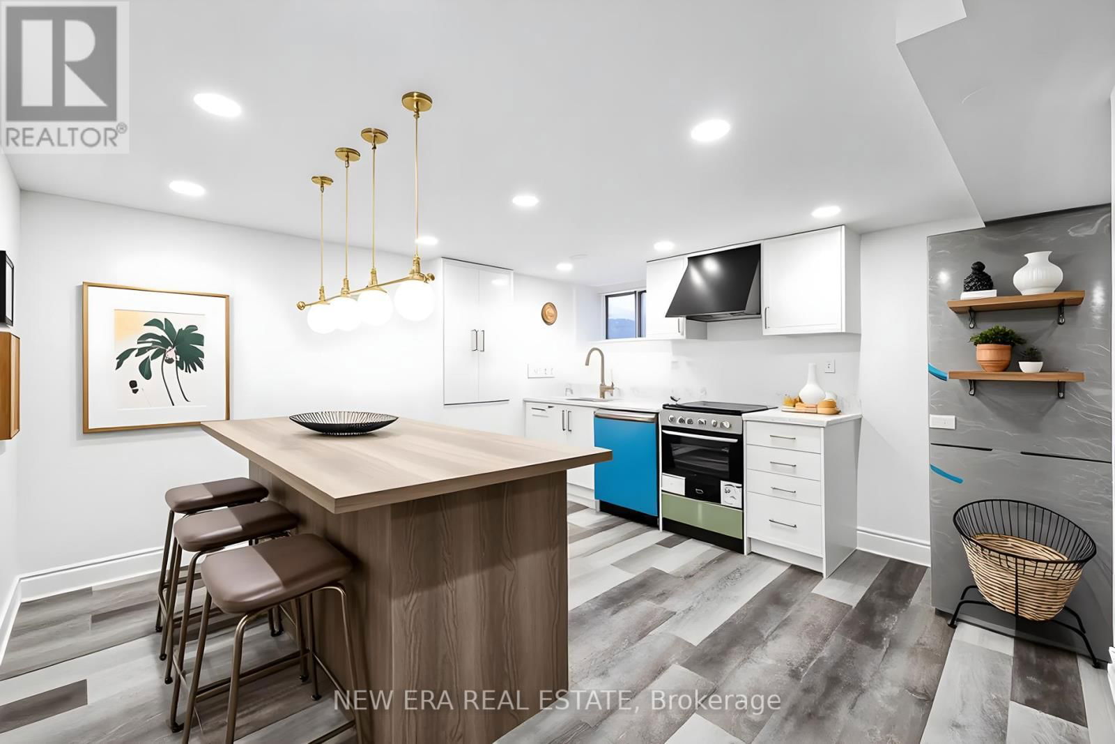 784 UPPER GAGE AVENUE Image 33