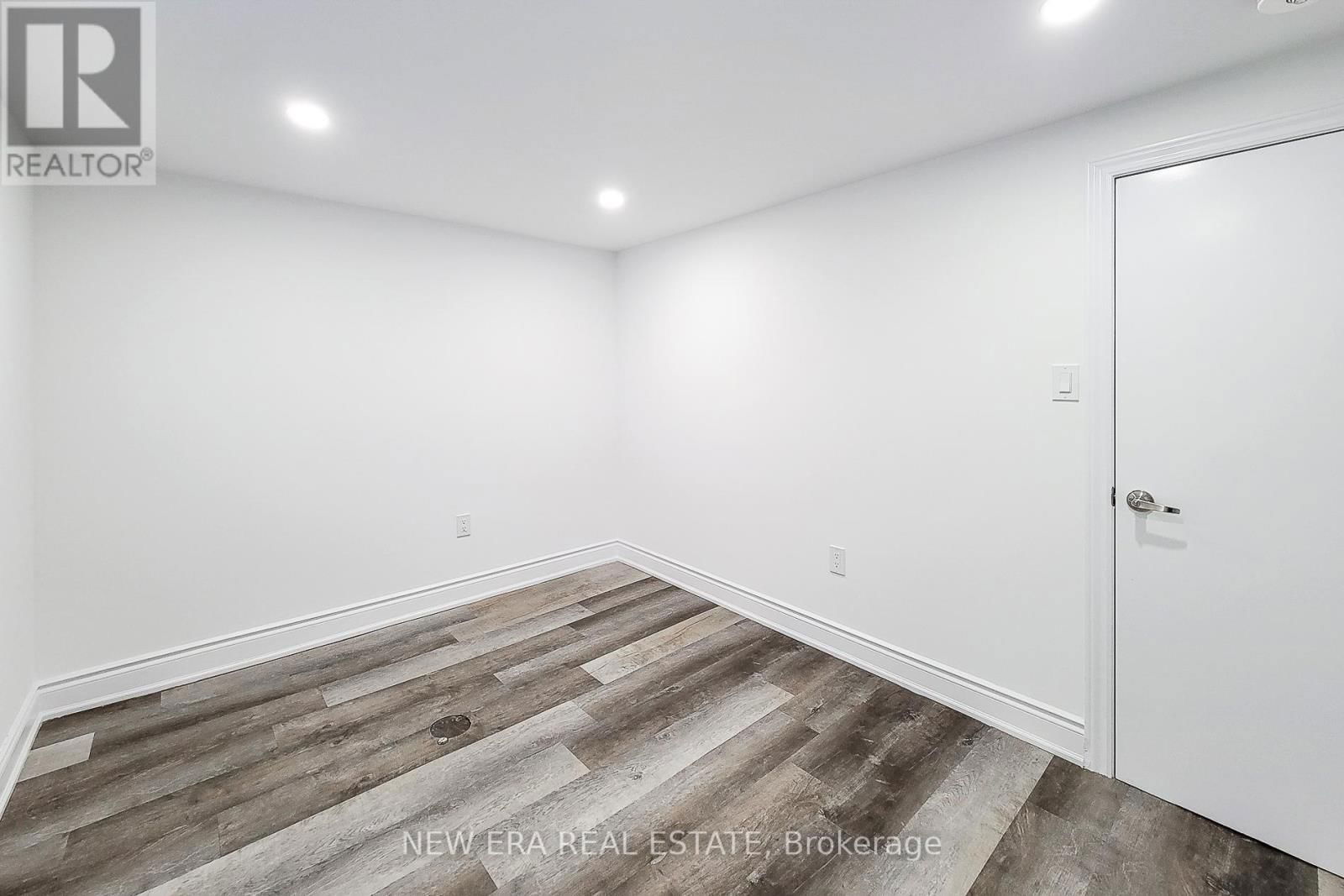 784 UPPER GAGE AVENUE Image 39