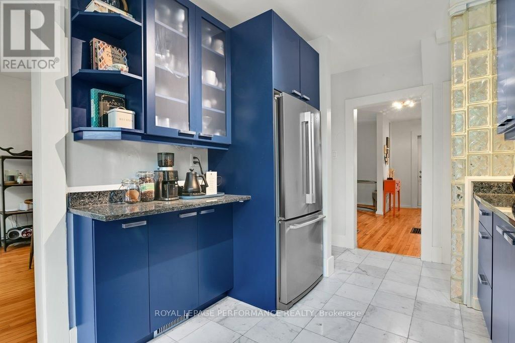 348 1/2 DALY AVENUE Image 12