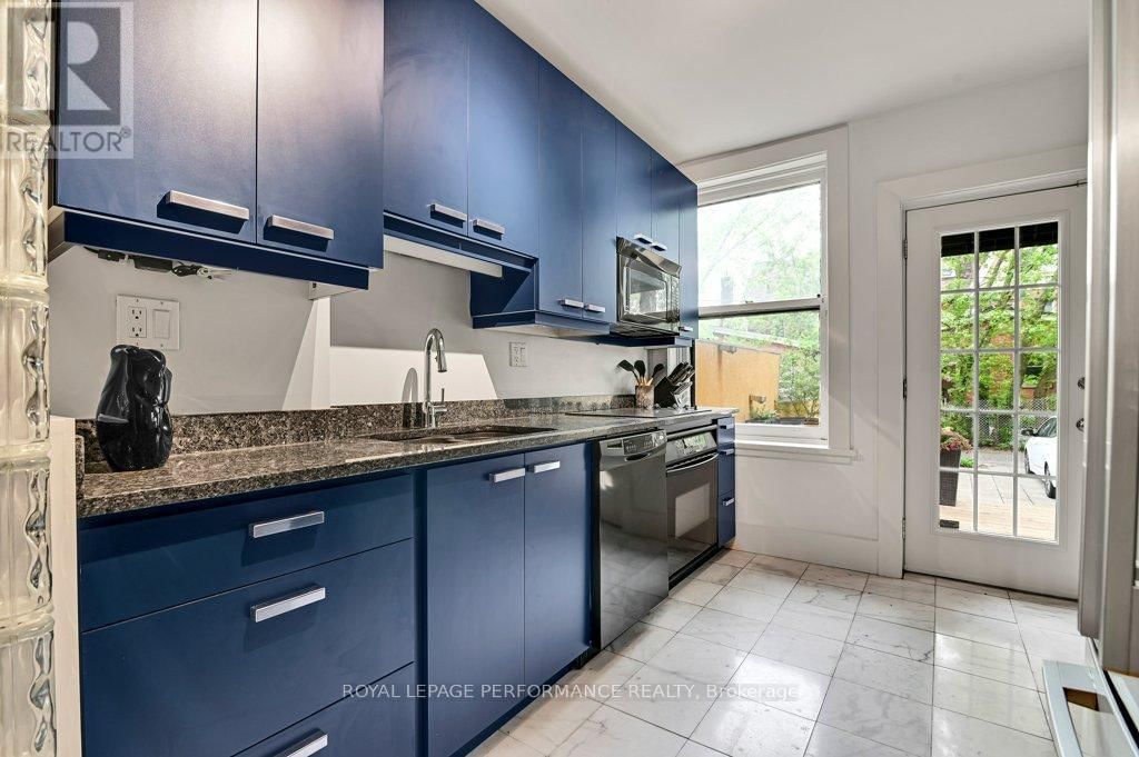 348 1/2 DALY AVENUE Image 13