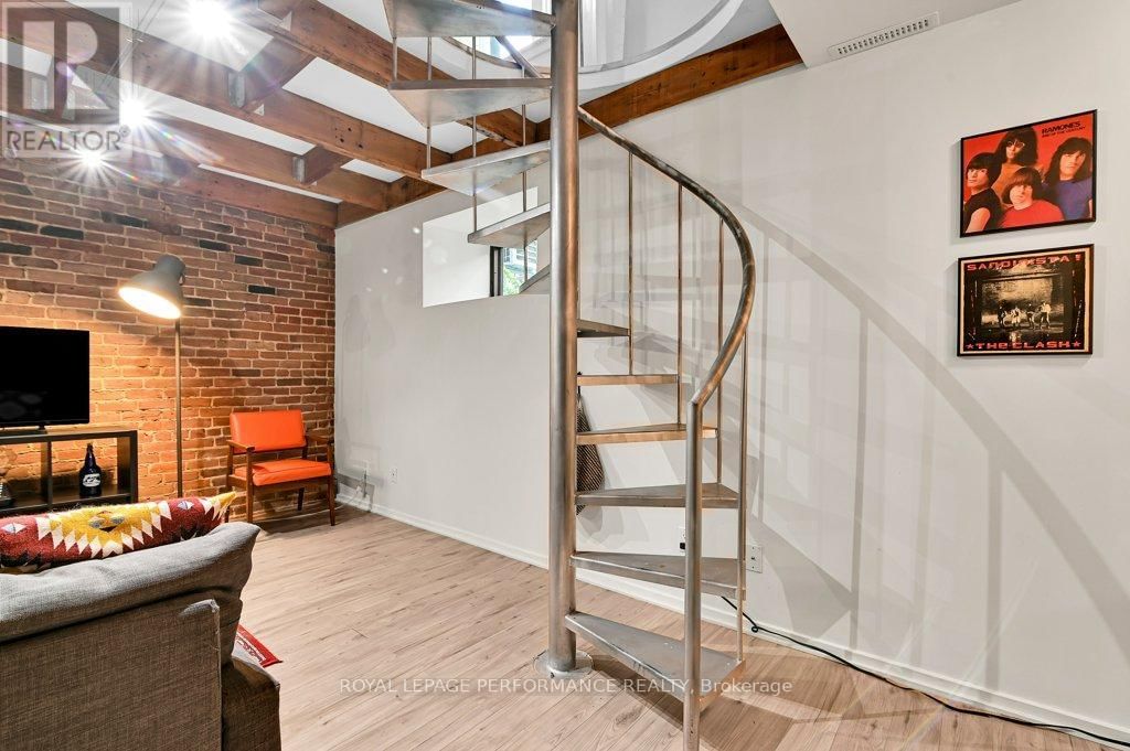 348 1/2 DALY AVENUE Image 20