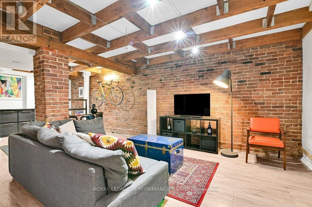 348 1/2 DALY AVENUE Image 21