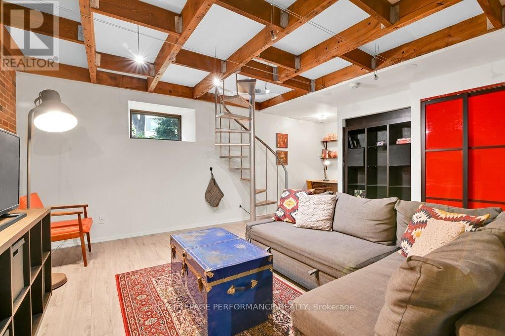 348 1/2 DALY AVENUE Image 23