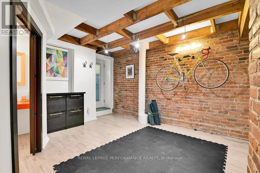 348 1/2 DALY AVENUE Image 24