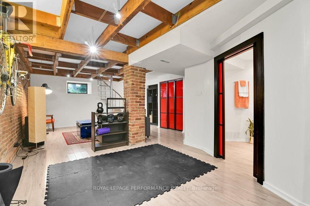 348 1/2 DALY AVENUE Image 25