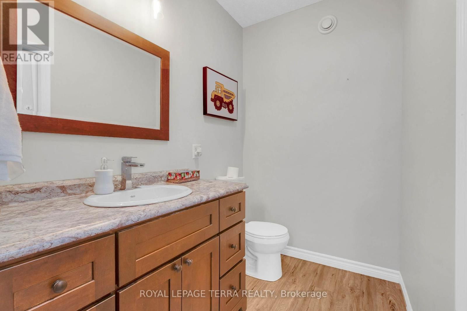 1631 8TH AVENUE EAST Image 31