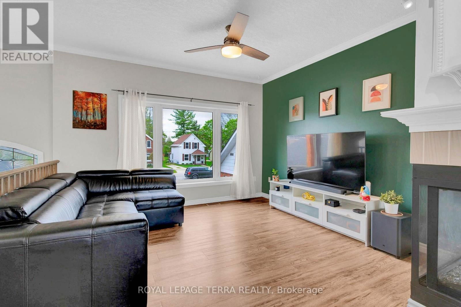 1631 8TH AVENUE EAST Image 7