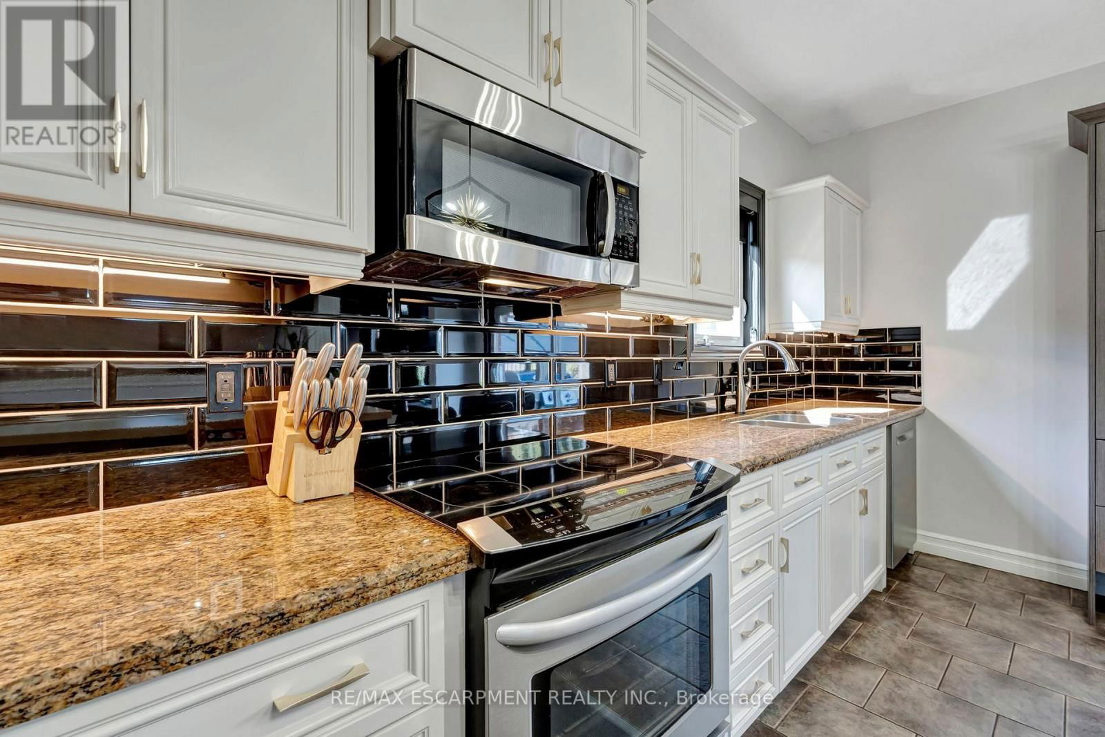 130 NAPOLI DRIVE Image 17