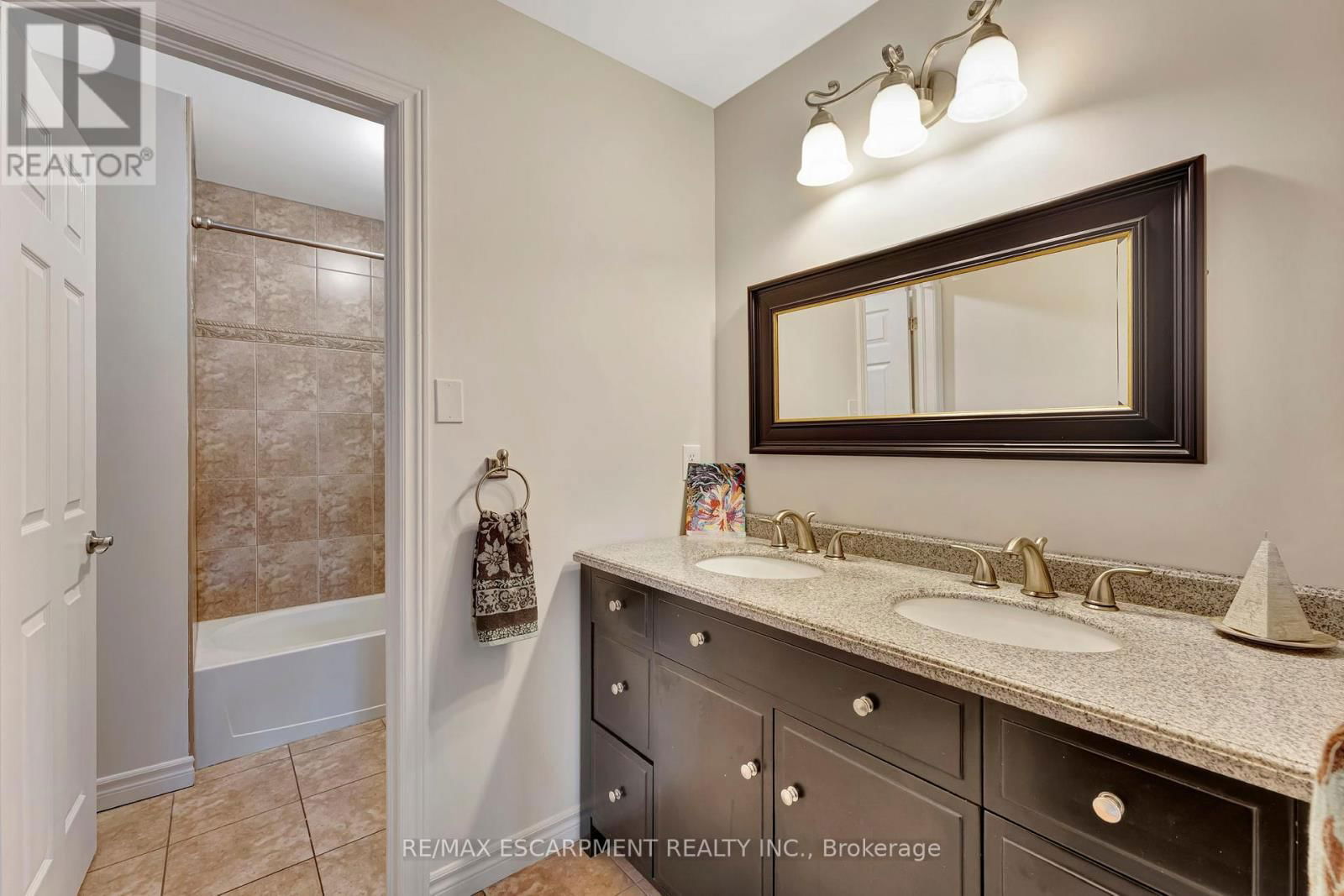 130 NAPOLI DRIVE Image 28