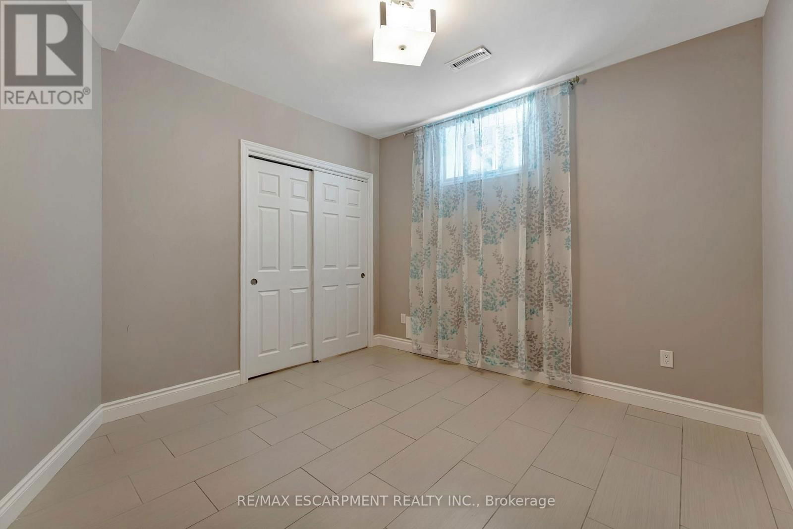 130 NAPOLI DRIVE Image 32