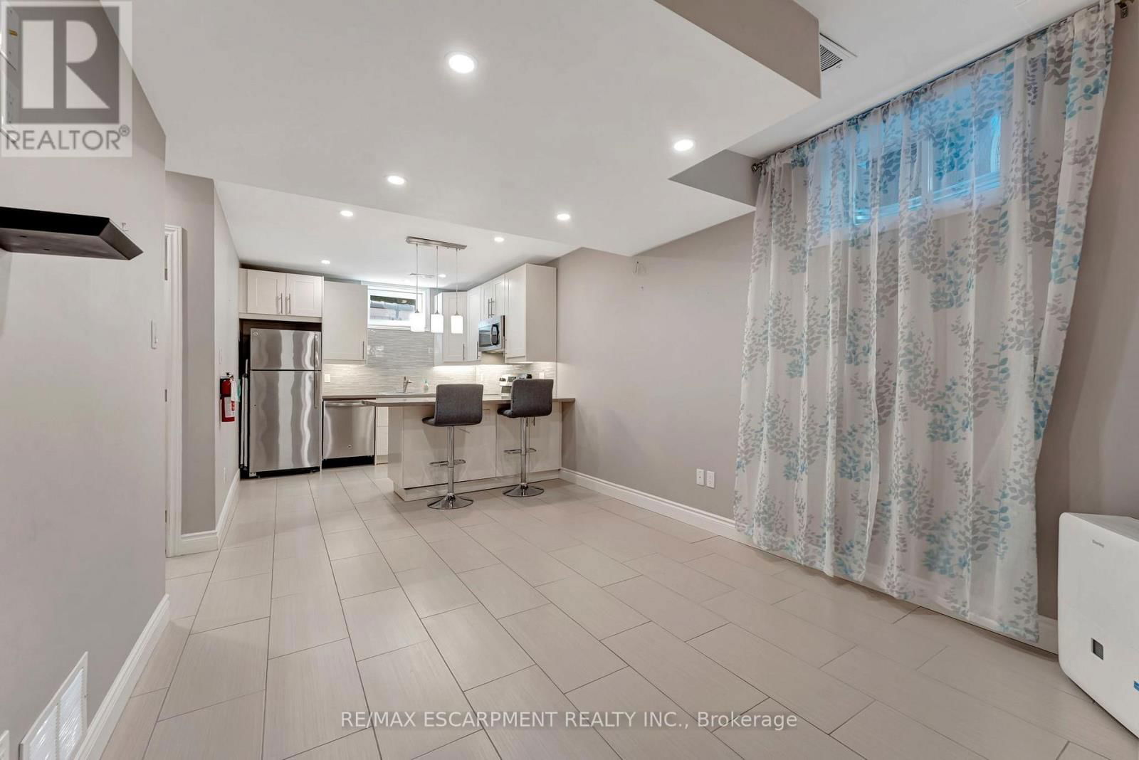 130 NAPOLI DRIVE Image 37