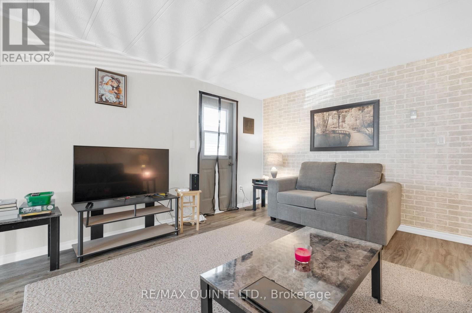 44 - 311 DUNDAS STREET Image 14