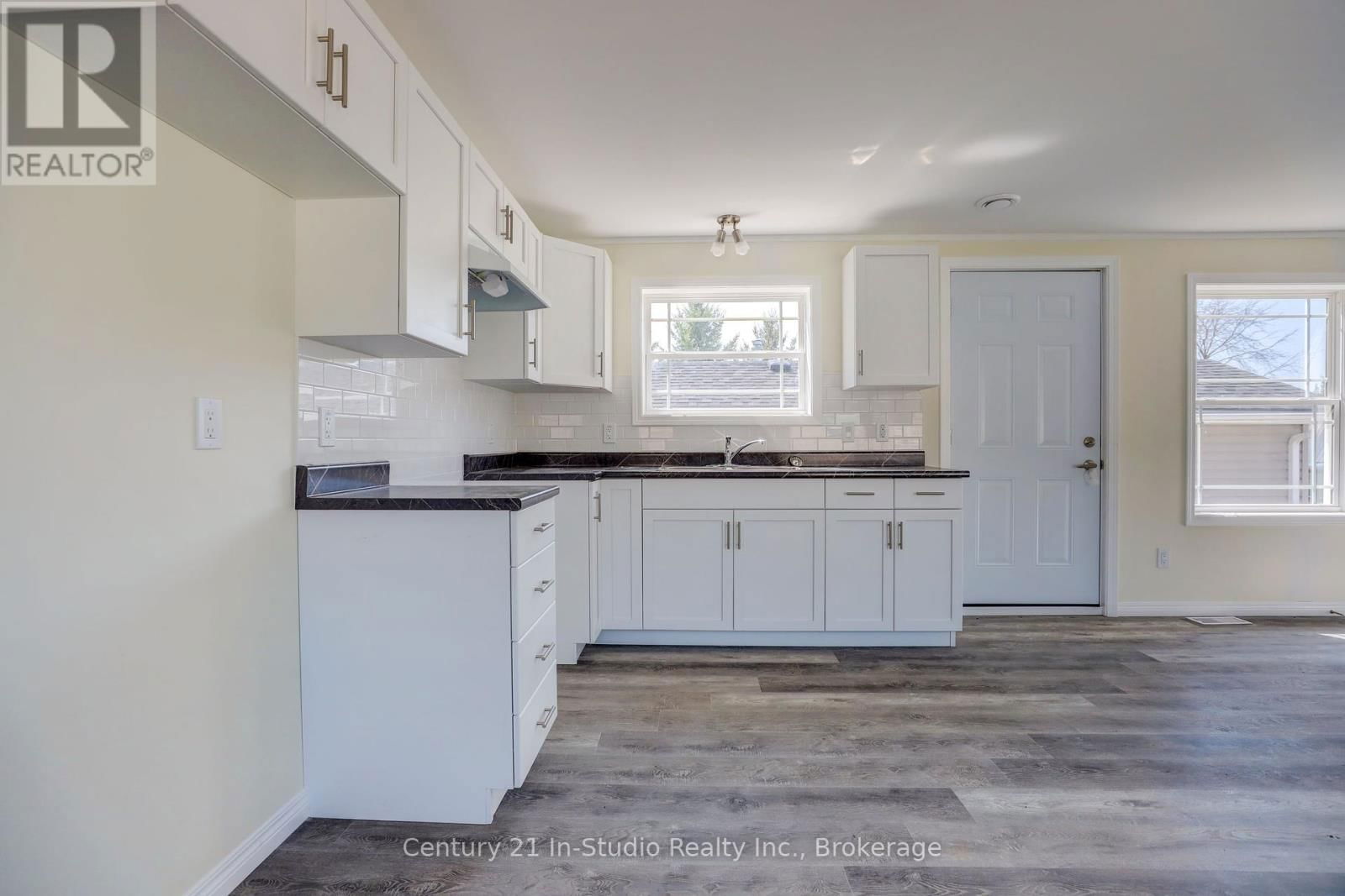 8 SUSSEX SQUARE Image 7