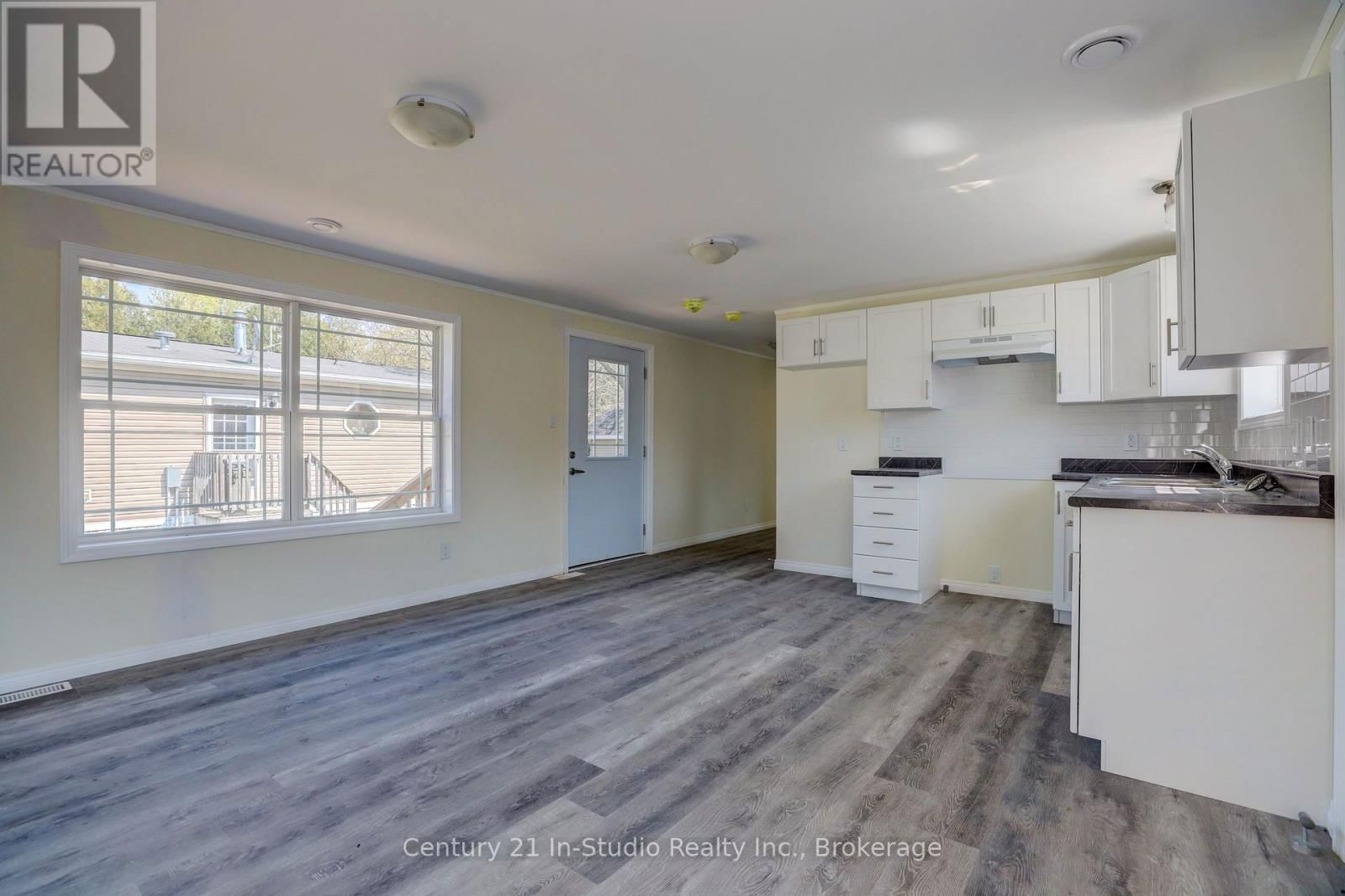 8 SUSSEX SQUARE Image 8