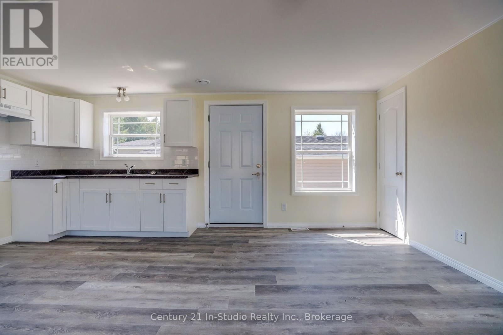 8 SUSSEX SQUARE Image 9