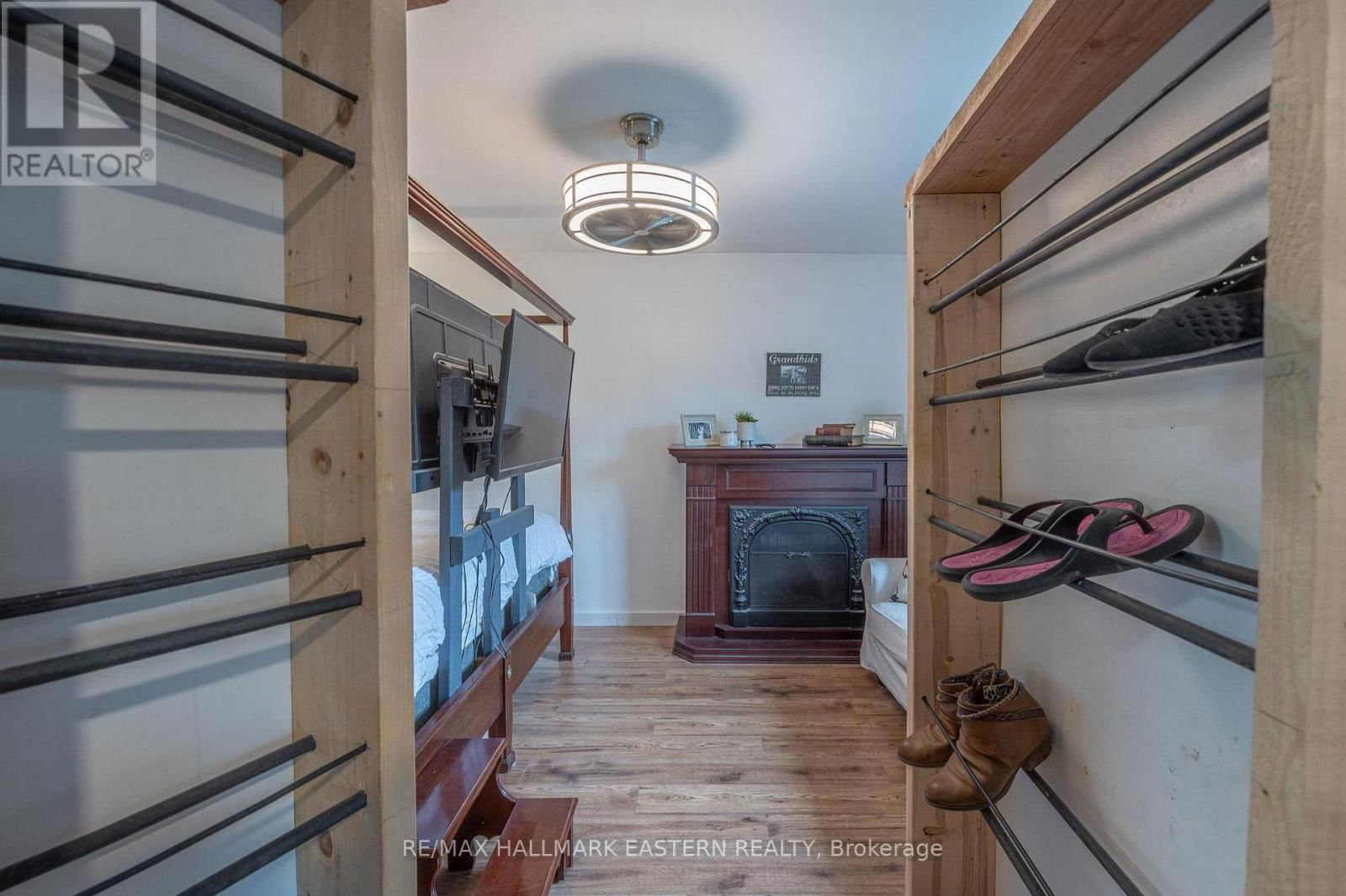 97 PEACOCK BOULEVARD Image 18
