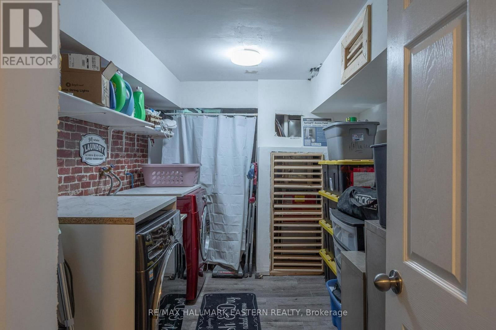 97 PEACOCK BOULEVARD Image 26