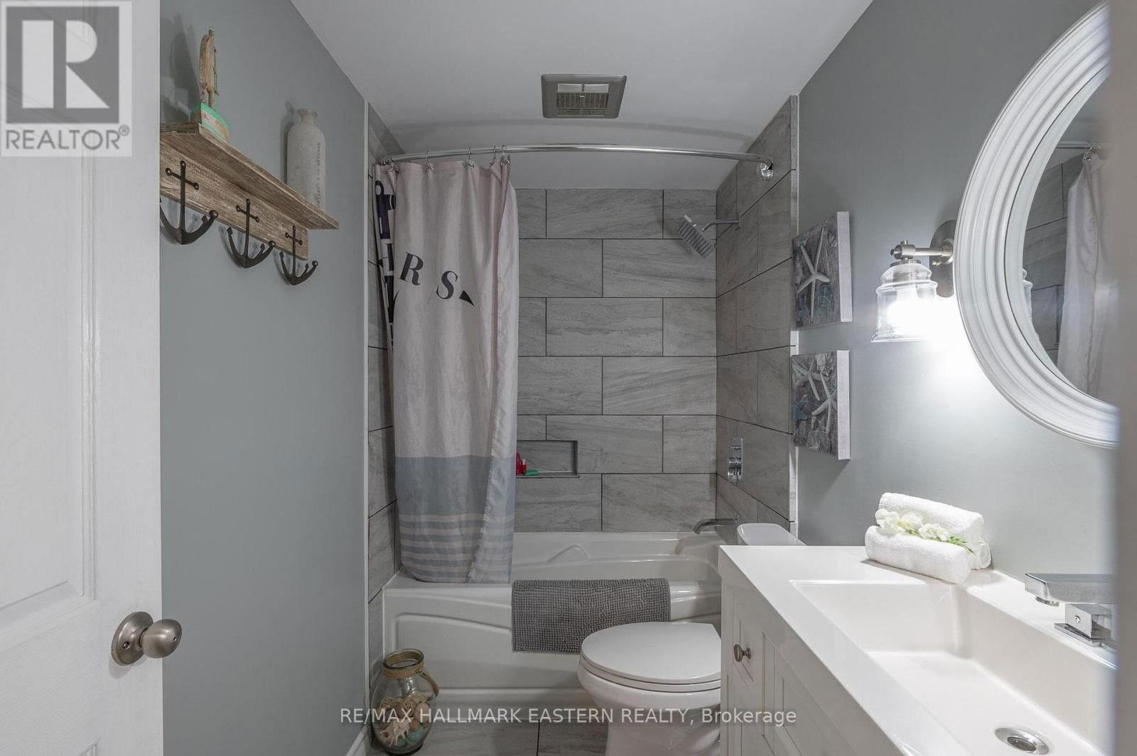 97 PEACOCK BOULEVARD Image 27