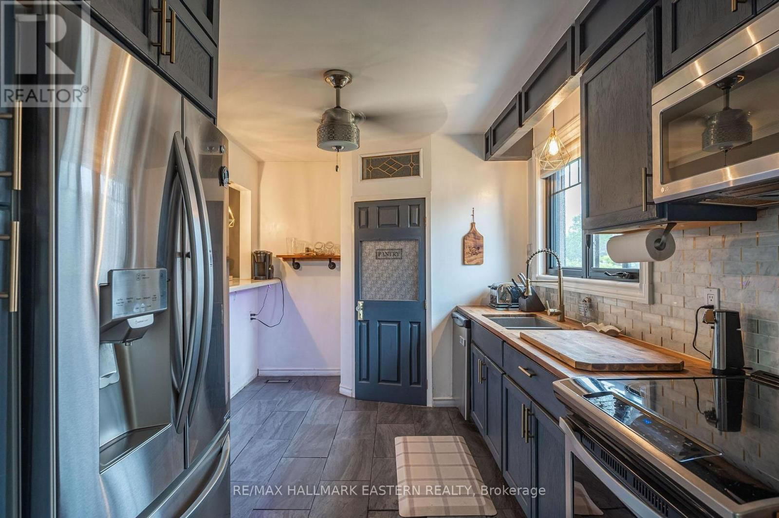 97 PEACOCK BOULEVARD Image 3