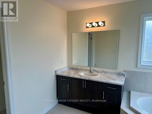 207 HARRIS STREET Image 24