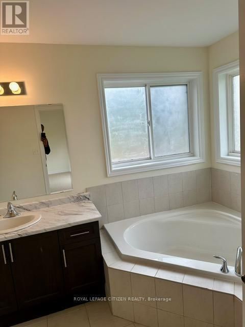 207 HARRIS STREET Image 25