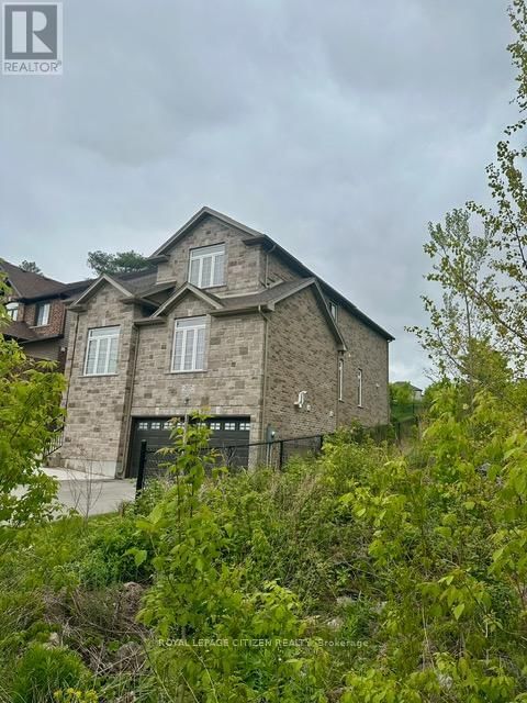 207 HARRIS STREET Image 4