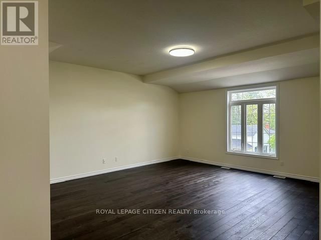 207 HARRIS STREET Image 7