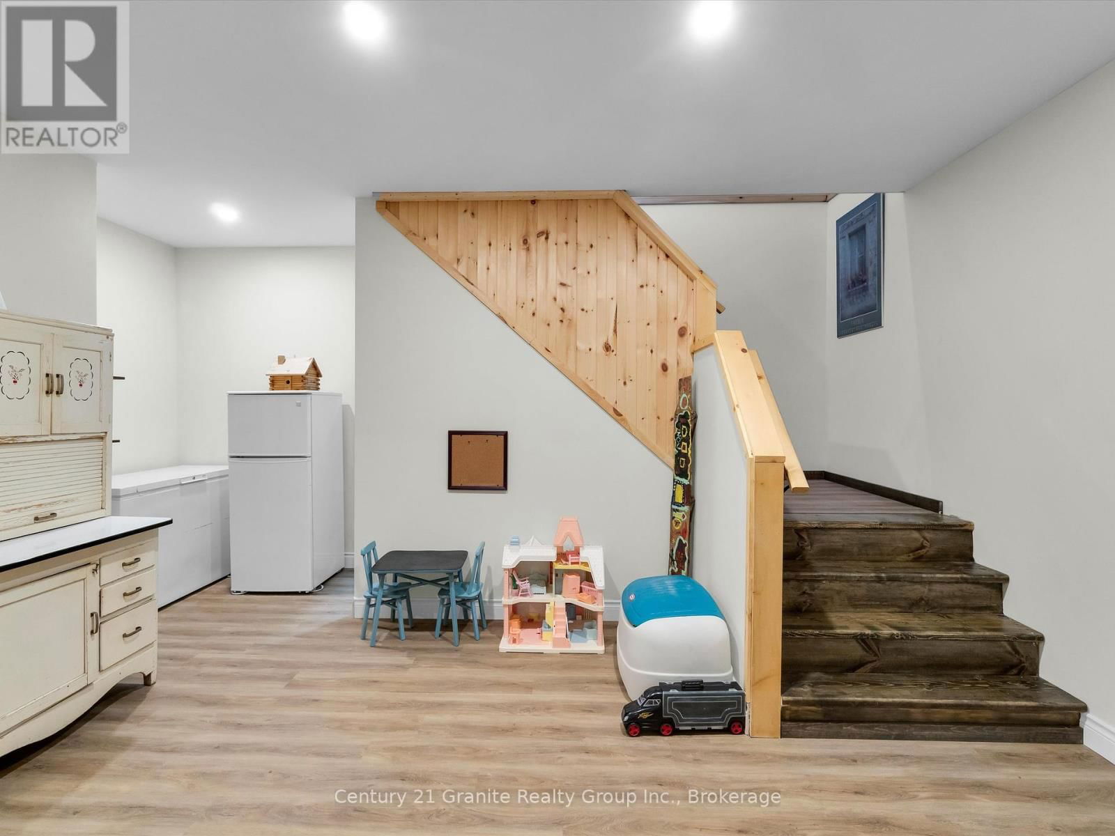 2302 BUCKSLIDE ROAD Image 25